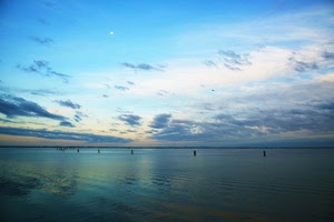 nuvole, cielo, mare, acqua, orizzonte, tramonto, pali, azzurro, luna, riflesso, lago, terra, laguna, bianco