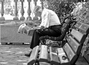 panchina, giornale, panchine, leggere, bianconero, lettore, quotidiano, lettura, anziano, bianco