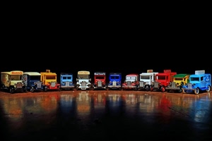 nero, rosso, modellini, giocattoli, camion, riflessi, giallo, bianco, blu, colori, riflesso, auto, autocarri, azzurro, macchinine, celeste, veicoli, camioncini